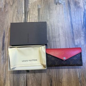 LOUIS VUITTON WALLET - LIKE NEW